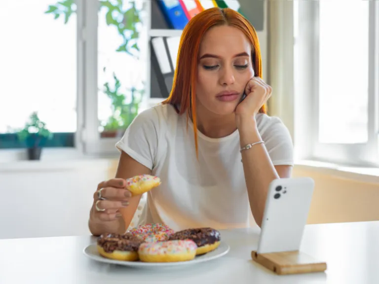 Ergenlerde Yeme Bozuklukları: Anoreksiya ve Bulimia Hakkında Bilmeniz Gerekenler konulu yazının görseli